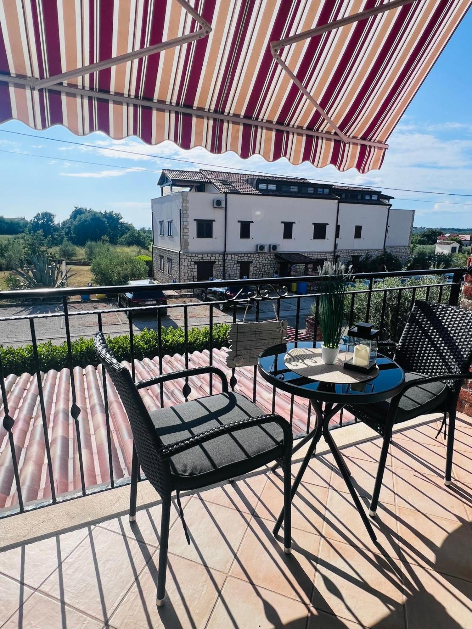 Apartment Aleks Tar-Vabriga Exteriör bild